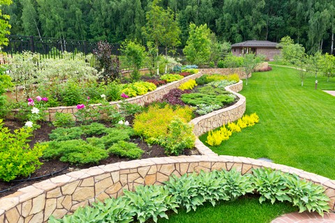 Spanaway landscaping team in WA near 98387